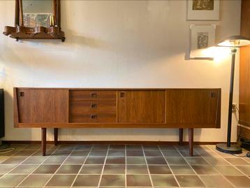 Vintage Dressoir beschikbaar voor biedingen