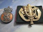 2x militaire emblemen landmacht jaren 60, Ophalen of Verzenden, Landmacht, Nederland, Embleem of Badge