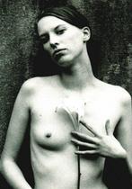 Blote dame met bloem -foto Jan Tepas., Verzamelen, Ansichtkaarten | Themakaarten, Verzenden, 1980 tot heden, Ongelopen, Cultuur en Media