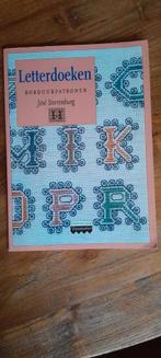 Letterdoeken Borduurpatronen - José Sterrenburg, Boeken, Ophalen of Verzenden, Zo goed als nieuw, Borduren en Naaien, José Sterrenburg