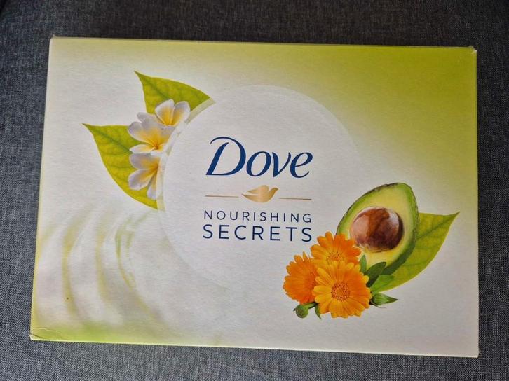 Dove Nourishing Secrets set, Sieraden, Tassen en Uiterlijk, Uiterlijk | Lichaamsverzorging, Nieuw, Deodorant of Bodyspray, Ophalen of Verzenden