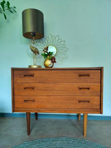 Prachtig vintage Ladenkastje teak beschikbaar voor biedingen