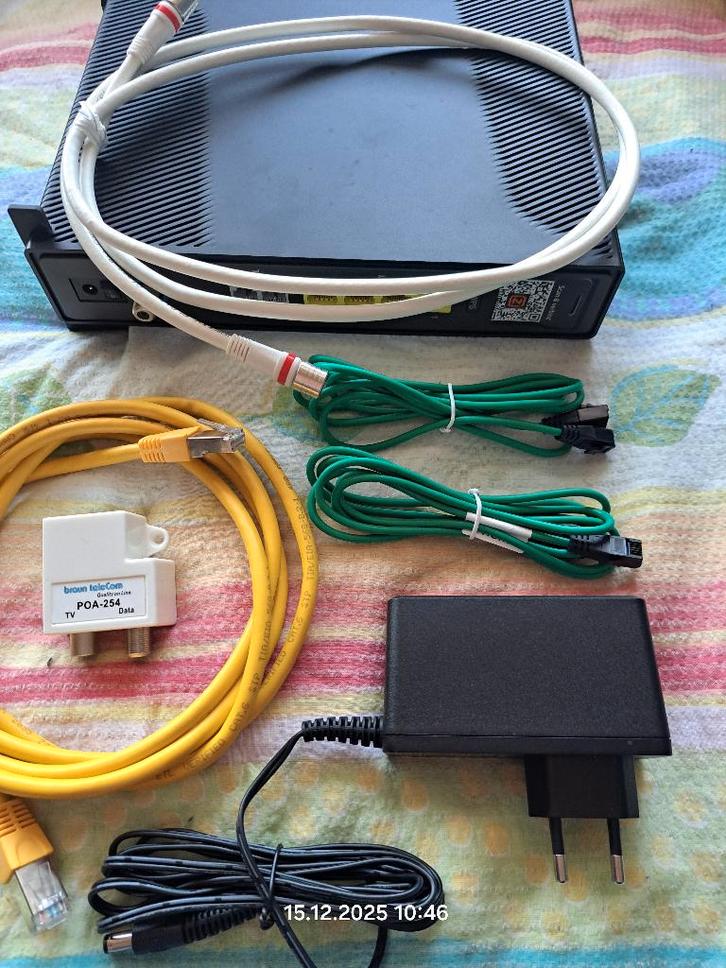 Modems, Computers en Software, Routers en Modems, Zo goed als nieuw, Router met modem, Ophalen of Verzenden