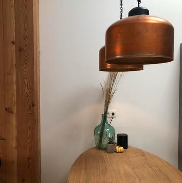 Twee koperen hanglampen in hoogte verstelbaar beschikbaar voor biedingen
