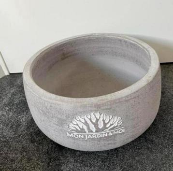 NIEUW - Stevige grote bloempot “Mon Jardin & Moi” beschikbaar voor biedingen