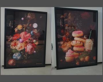 Twee platen / posters (50x60 cm) in zwarte lijst.   beschikbaar voor biedingen