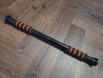 Optrekstang (pull-up bar) voor deurkozijn. beschikbaar voor biedingen