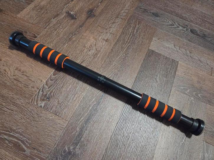 Optrekstang (pull-up bar) voor deurkozijn., Sport en Fitness, Fitnessmaterialen, Ophalen