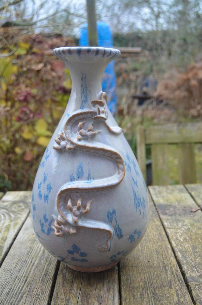 Mooie Chinese vaas met draak 20e eeuw., Antiek en Kunst, Antiek | Vazen, Ophalen of Verzenden