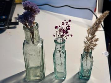 Bodemvondst 18e 3 x Medicijn flesje glas. beschikbaar voor biedingen