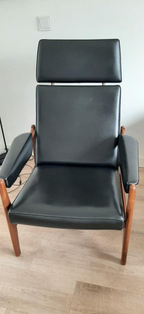 vintage fauteuil teak met skai jaren 60, Huis en Inrichting, Fauteuils, Gebruikt, Hout, Overige materialen, 50 tot 75 cm, Minder dan 75 cm