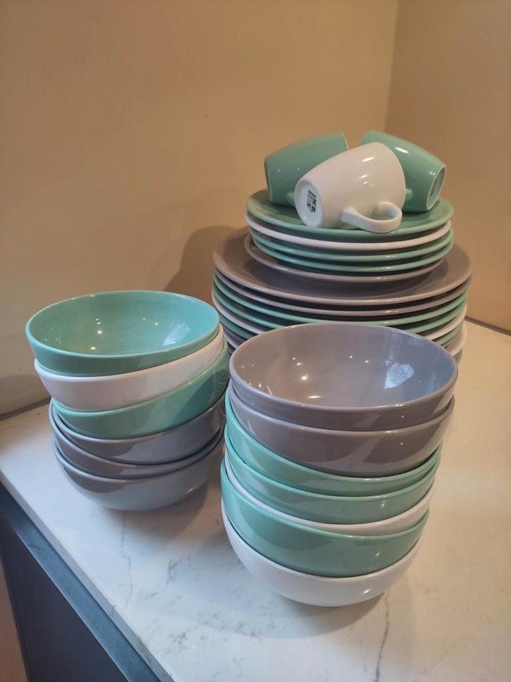 HEMA Servies - Mintgroen, Grijs, Wit, Huis en Inrichting, Keuken | Servies, Gebruikt, Compleet servies, Effen, Aardewerk, Ophalen