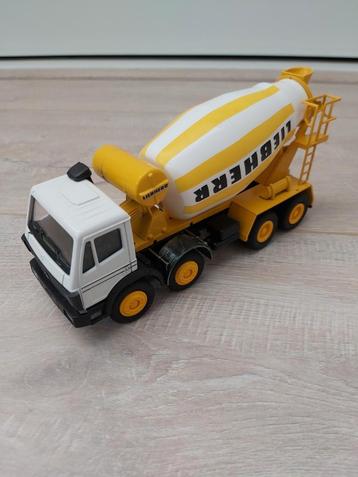Liebherr HTM904 truckmixer op Mercedes chassis Conrad 1/50 beschikbaar voor biedingen