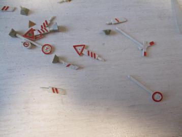   Onderdelen voor bij Spoorweg overgang (Märklin?) beschikbaar voor biedingen