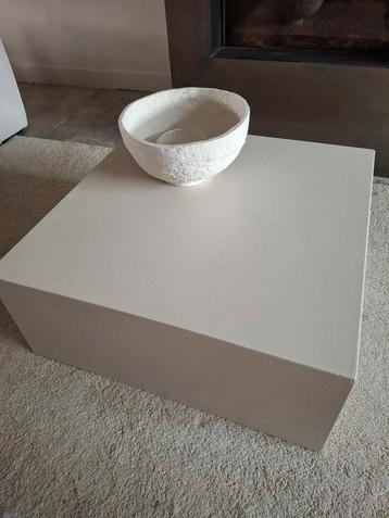 Salontafel vierkant beschikbaar voor biedingen