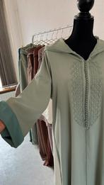 Jallaba mekhzaniya maat L  sage green, Kleding | Dames, Gelegenheidskleding, Verzenden, Nieuw, Maat 42/44 (L), Groen
