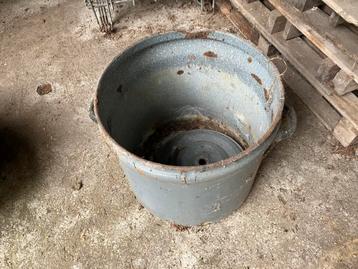 Oude emaille ton beschikbaar voor biedingen