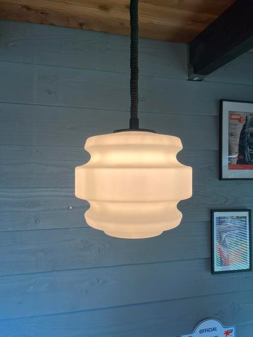Vintage mid century opaal glazen hanglamp, Huis en Inrichting, Lampen | Hanglampen, Minder dan 50 cm, Ophalen of Verzenden