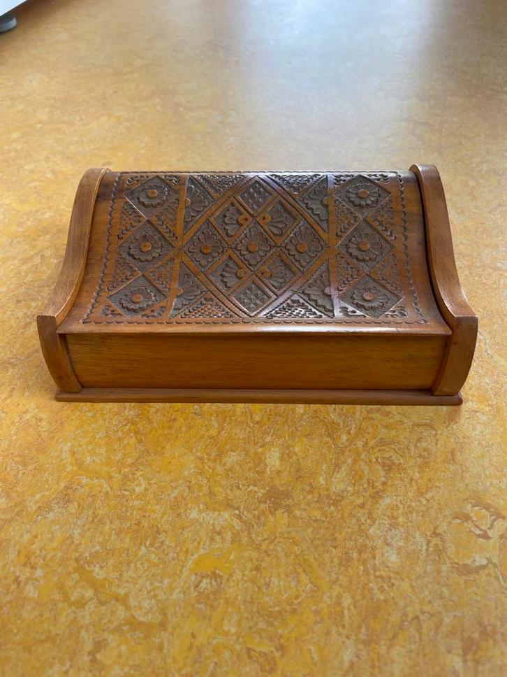 Vintage Handgesneden Houten Doos, Antiek en Kunst, Antiek | Overige Antiek, Ophalen of Verzenden