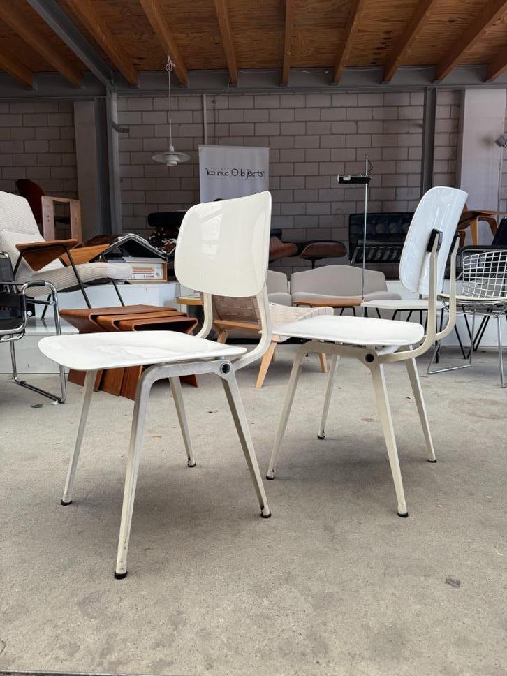 Ahrend Revolt Chair, Friso Kramer (voorraad: 20), Huis en Inrichting, Stoelen, Gebruikt, Eén, Kunststof, Metaal, Wit, Ophalen