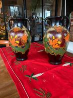 Twee Gouda Plateel Iris Vazen, 35 cm hoog, Antiek en Kunst, Antiek | Vazen, Ophalen