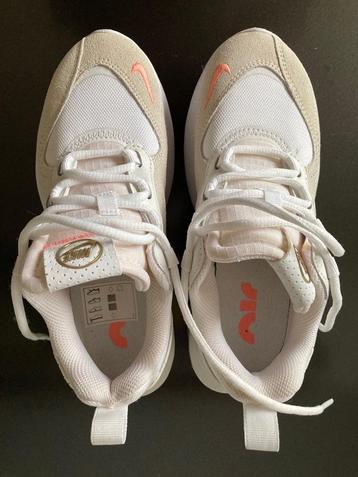 Nike air sneakers  beschikbaar voor biedingen