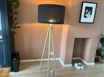 3 poot vloerlamp. Eiken poten zward gouden kap., Huis en Inrichting, Lampen | Vloerlampen, Ophalen, Zo goed als nieuw