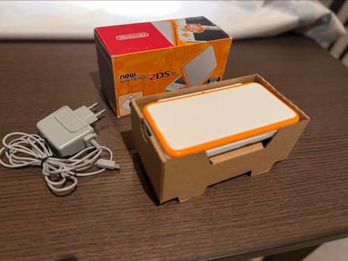 Nintendo New 2DS XL met doos + lader, Spelcomputers en Games, Spelcomputers | Nintendo 2DS en 3DS, Zo goed als nieuw, 2DS, Overige kleuren