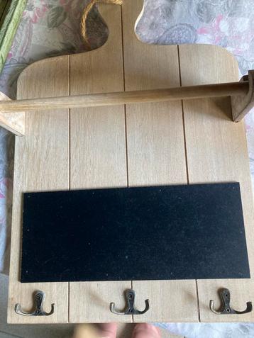 Keukenrolhouder met haakjes v beschikbaar voor biedingen