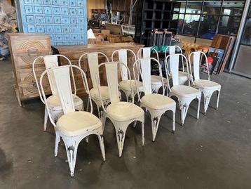 44 Metalen Tolix Stoelen mooi patina van ouderdom beschikbaar voor biedingen