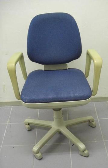 bureaustoelen beschikbaar voor biedingen