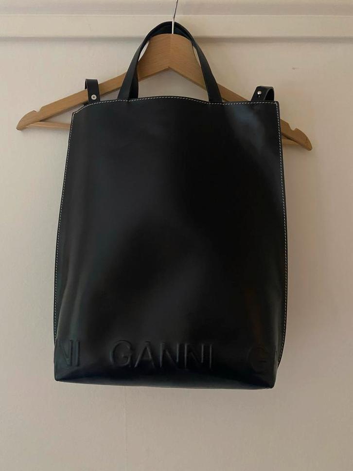 Ganni leren tas zwart | Banner medium shopper, Sieraden, Tassen en Uiterlijk, Tassen | Damestassen, Zo goed als nieuw, Shopper