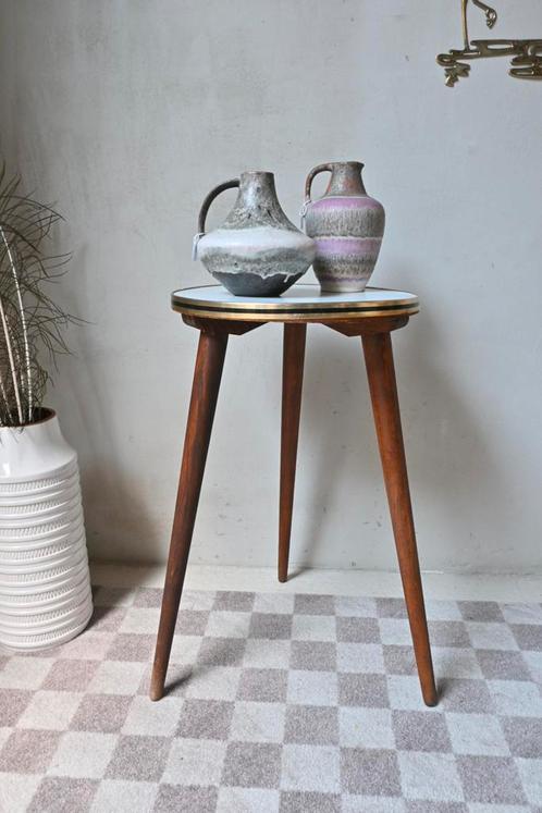 Plantentafel op hoge poten jaren 50/60 vintage, Huis en Inrichting, Krukjes, Zo goed als nieuw, Hout, Ophalen of Verzenden