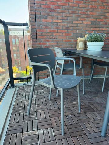 Kave Home Morella 4 grijze kunststof buitenstoelen beschikbaar voor biedingen