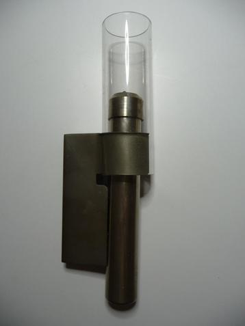 Oude WAND KAARSENHOUDER voor NOODVERLICHTING beschikbaar voor biedingen