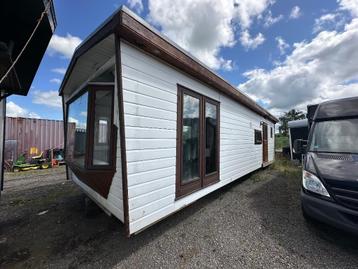 Kunststof en houten chalet vanaf prijs per stuk ophalen beschikbaar voor biedingen