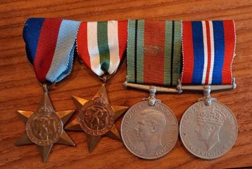 Engelse spang 4 medailles met Italy Star 1940 - 1945 beschikbaar voor biedingen