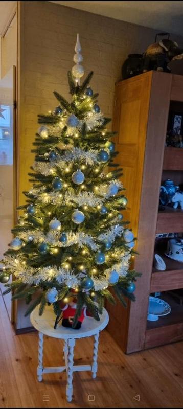 Kerstboom kunst 140 cm hoog beschikbaar voor biedingen