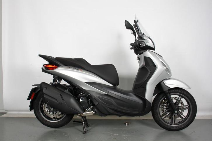 Piaggio BEVERLY 400 HPE Piaggio Beverly 400 HPE uit 2025, Motoren, Motoren | Piaggio, Bedrijf, Scooter, 12 t/m 35 kW
