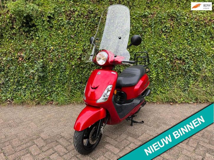 SYM Fiddle 2 RED Windscherm Drager BETAAL met in3, Fietsen en Brommers, Scooters | SYM, Gebruikt, Fiddle, Benzine