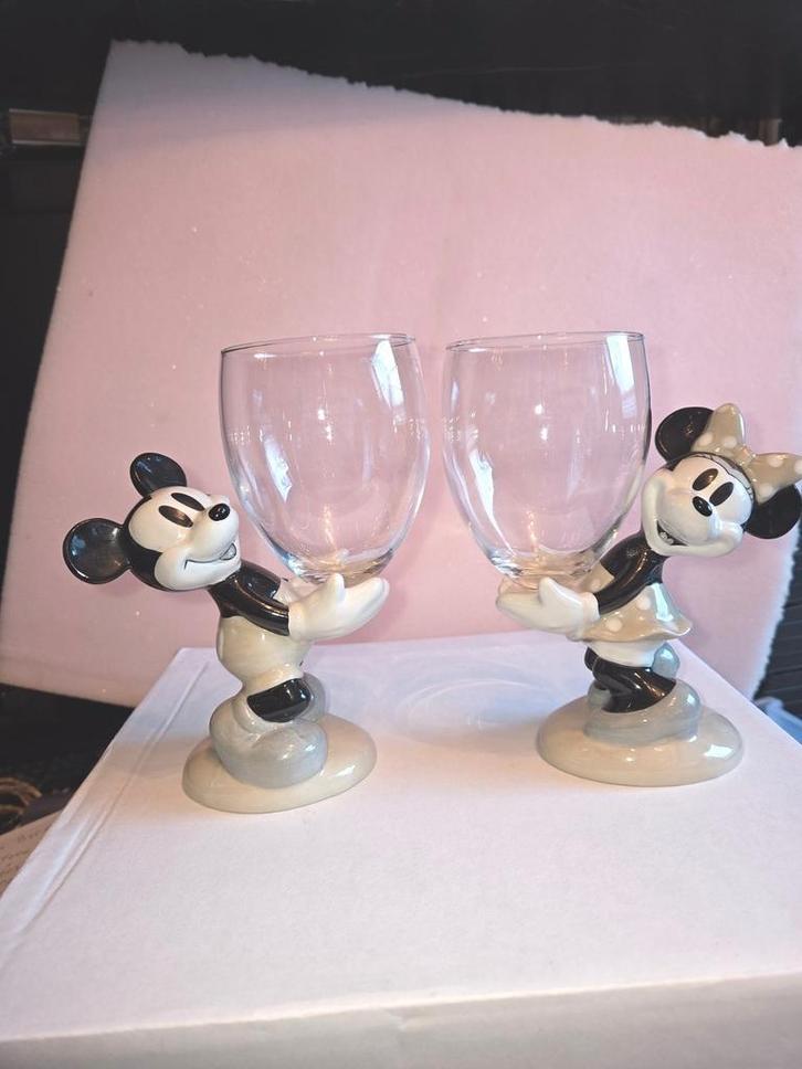 2 Disneyland Paris Micky mini Mouse Beeldjes wijnglazen, Verzamelen, Disney, Zo goed als nieuw, Beeldje of Figuurtje, Mickey Mouse