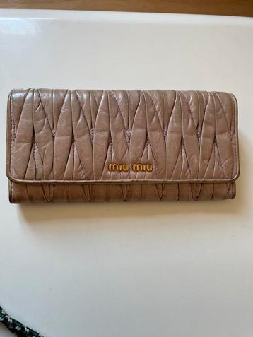 Miu Miu portemonee. beschikbaar voor biedingen