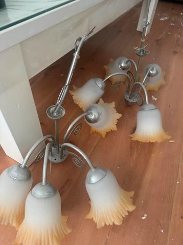 2 plafondlampen beschikbaar voor biedingen