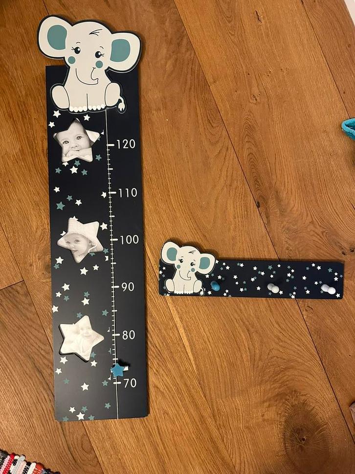 Groeimeter en kapstok hout, Kinderen en Baby's, Kinderkamer | Inrichting en Decoratie, Gebruikt, Kapstokje, Ophalen