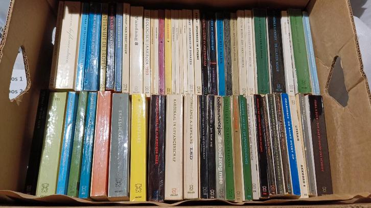 Doos 5: 122x Zwarte Beertjes pockets (Bruna) nr 544-685, Boeken, Detectives, Gelezen, Ophalen of Verzenden