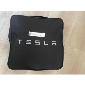 Tesla thuislader beschikbaar voor biedingen