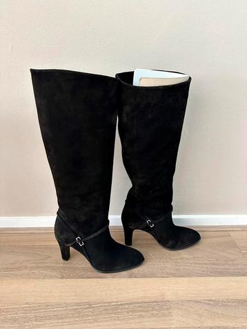 Suede zwarte laarzen met hak Zara maat 40 beschikbaar voor biedingen