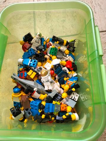 Lego minifiguren circa 100+ diverse  beschikbaar voor biedingen