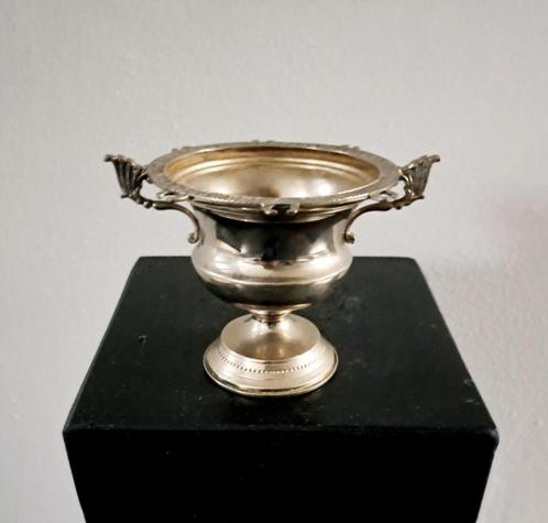 Zilveren Bokaal met bewerkte oren - Made in Italy, Antiek en Kunst, Antiek | Goud en Zilver, Zilver, Ophalen of Verzenden