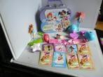 Winx opbergdoos, 8 kaarten en 2 popjes en items  - foto's, Ophalen of Verzenden, Zo goed als nieuw, Barbie